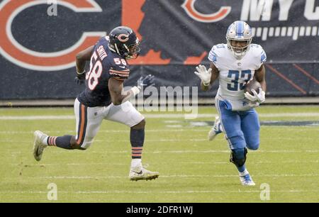 Chicago, Stati Uniti. 06 dicembre 2020. Chicago Bears Inside linebacker Roquan Smith (58) segue i percorsi di Detroit Lions che hanno fatto ritorno a D'Andre Swift (32) durante il secondo trimestre di gioco al Soldier Field di Chicago domenica 6 dicembre 2020. Photo by Mark Black/UPI Credit: UPI/Alamy Live News Foto Stock