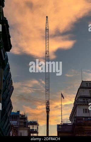 Gru Goliath su Water Street a Liverpool, Inghilterra Regno Unito Foto Stock