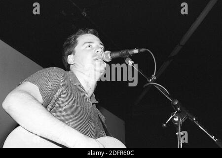 Martin Phillipps and the Chills si esibisce al Bowen West Theatre, Bedford, 3 marzo 1990. Foto Stock