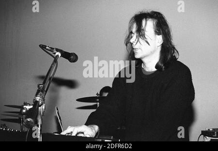 Il tastierista Andrew Todd ha suonato con i brividi al Bowen West Theatre di Bedford, Regno Unito, il 3 marzo 1990. Foto Stock