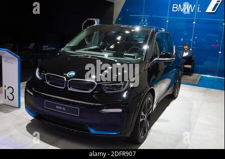 BMW nuova I3S durante il Salone dell'automobile di Parigi 2018, conosciuto come Mondial de l'Automobile, si è tenuto presso il centro esposizioni Porte de Versailles a Parigi, Francia, il 2 ottobre 2018. Foto di Nicolas Genin/ABACAPRESS.COM Foto Stock