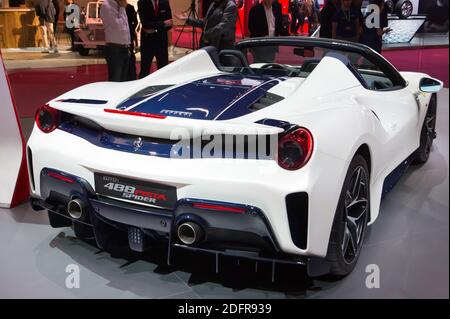 Ferrari 488 pista Spider durante il Paris Motor Show 2018, conosciuto come Mondial de l'Automobile, si è tenuto il 2 ottobre 2018 al centro espositivo Porte de Versailles di Parigi. Foto di Nicolas Genin/ABACAPRESS.COM Foto Stock