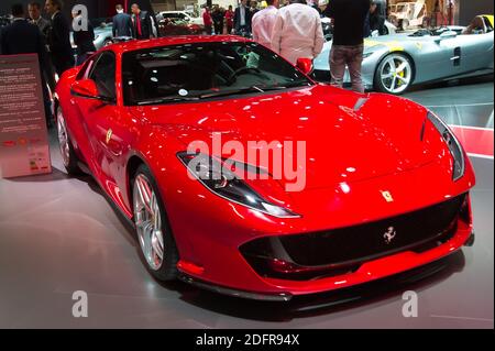 Ferrari 812 Superfast durante il Paris Motor Show 2018, conosciuto come Mondial de l'Automobile, si è tenuto il 2 ottobre 2018 presso il centro espositivo Porte de Versailles di Parigi. Foto di Nicolas Genin/ABACAPRESS.COM Foto Stock