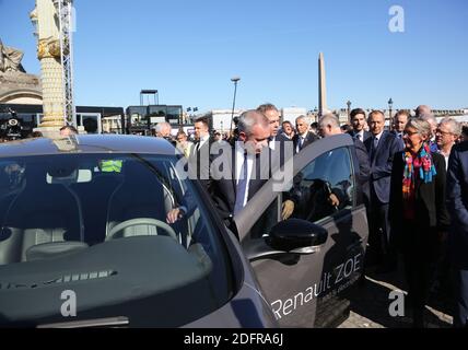 Ministre de l'ecologie Francois de Rugy a l'inauguration d'un centre d'essais de veyules electriques, a l'occasione du Salon de l'Automobile sur la Place de la Concorde a Parigi, Francia, il 4 ottobre 2018. Foto di Somer/ABACAPRESS.COM Foto Stock