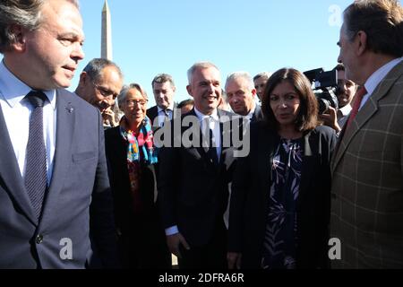 Ministre de l'ecologie Francois de Rugy et maire de Paris Anne Hidalgo a l'inauguration d'un centre d'essais de veyules electriques, a l'occasione du Salon de l'Automobile sur la Place de la Concorde a Parigi, Francia, il 4 ottobre 2018. Foto di Somer/ABACAPRESS.COM Foto Stock