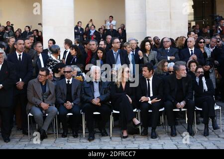 Dany Boon, Paul et Jean Paul Belmondo, Charles Gerard, Laurent Gerra, Eddy Mitchell durante la cerimonia di tributo nazionale per onorare il cantante armeno-francese Charles Aznavour, una delle star più famose della Francia, morto a 94 anni, nel cortile dell'Hotel National des Invalides a Parigi, Francia, il 5 ottobre 2018. Foto di Hamilton/pool/ABACAPRESS.COM Foto Stock