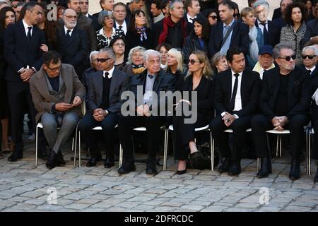 Dany Boon, Paul et Jean Paul Belmondo, Charles Gerard, Laurent Gerra, Eddy Mitchell durante la cerimonia di tributo nazionale per onorare il cantante armeno-francese Charles Aznavour, una delle star più famose della Francia, morto a 94 anni, nel cortile dell'Hotel National des Invalides a Parigi, Francia, il 5 ottobre 2018. Foto di Hamilton/pool/ABACAPRESS.COM Foto Stock