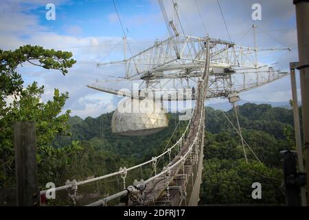 L'Osservatorio Arecibo di Porto Rico è uno dei più importanti centri nazionali per la radioastronomia, il radar planetario e la scienza ionosferica. Foto dell'Università della Florida Centrale. Foto Stock