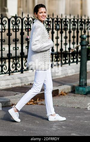 Street Style, Helena Bordon in arrivo a Balmain primavera estate 2019 spettacolo di ready-to-wear, tenuto all'Hotel de Ville, a Parigi, Francia, il 28 settembre 2018. Foto di Marie-Paola Bertrand-Hillion/ABACAPRESS.COM Foto Stock