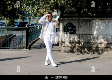 Street Style, Helena Bordon in arrivo a Balmain primavera estate 2019 spettacolo di ready-to-wear, tenuto all'Hotel de Ville, a Parigi, Francia, il 28 settembre 2018. Foto di Marie-Paola Bertrand-Hillion/ABACAPRESS.COM Foto Stock