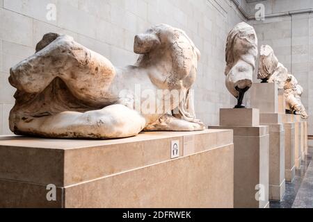 I marmi di Elgin, antiche antichità greche del Partenone di Atene, al British Museum Foto Stock