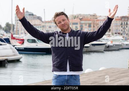 Jamie Oliver si pone alla fotocellula durante il MIPCOM di Cannes, in Francia, il 15 ottobre 2018. Foto di Marco Piovanotto/ABACAPRESS.COM Foto Stock