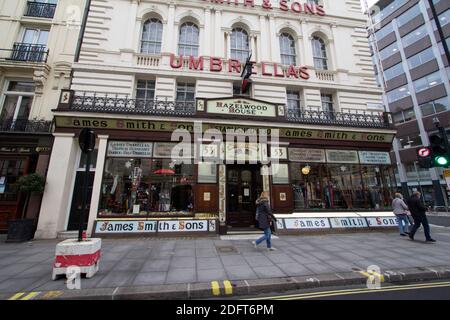 James Smith e Son ombrello e bastone da passeggio negozio, Londra, Regno Unito Foto Stock