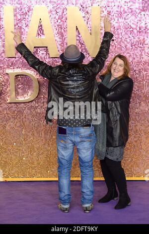 Phil Campbell e sua moglie frequentano la prima mondiale della Rhapsody boema alla Wembley Arena di Londra, Inghilterra, il 23 ottobre 2018. Foto di Aurore Marechal/ABACAPRESS.COM Foto Stock