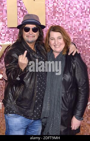 Phil Campbell e sua moglie frequentano la prima mondiale della Rhapsody boema alla Wembley Arena di Londra, Inghilterra, il 23 ottobre 2018. Foto di Aurore Marechal/ABACAPRESS.COM Foto Stock