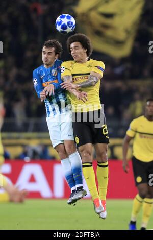 Axel Witsel di Dortmund combatté contro Antoine Griezmann di Atletico Madrid durante la fase di Gruppo della Champion's League, Dortmund contro Atletico Madrid allo stadio BVB, Dortmund, Germania, il 24 ottobre 2018. Dortmund ha vinto 4-0. Foto di Henri Szwarc/ABACAPRESS.COM Foto Stock