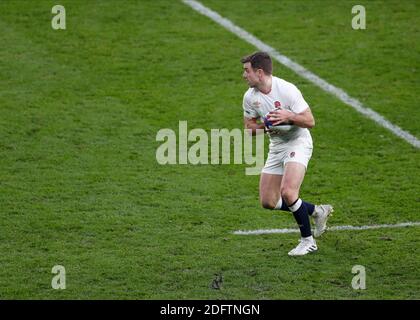 Twickenham, Londra, Regno Unito. 6 Dicembre 2020. International Rugby, Autumn Nations Cup, England Versus France; George Ford of England Credit: Action Plus Sports/Alamy Live News Foto Stock