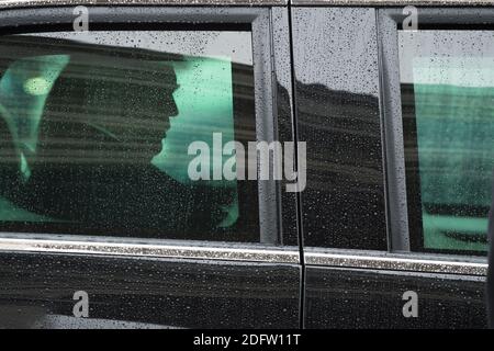 Il presidente AMERICANO Donald Trump (gesti) lascia una cerimonia all'Arco di Trionfo a Parigi il 11 novembre 2018. Foto di ELIOT BLONDT/ABACAPRESS.COM Foto Stock