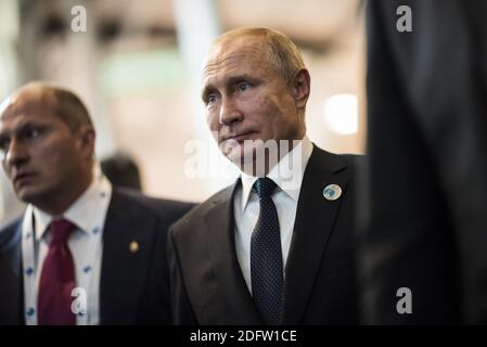 Vladimir Poutine arriva alla sessione di apertura del Forum per la Pace di Parigi nell'ambito della cerimonia di commemorazione della Giornata dell'Armistizio, 100 anni dopo la fine della prima guerra mondiale, presso la Sala Congressi Villette di Parigi, Francia, 11 novembre 2018. Foto di ELIOT BLONDT/ABACAPRESS.COM Foto Stock