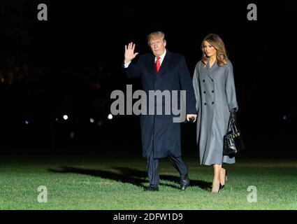 11 novembre 2018 - Washington, DC, Stati Uniti: Il presidente degli Stati Uniti Donald J. Trump e la First Lady Melania Trump tornano alla Casa Bianca dopo aver partecipato a eventi che segnano il 100° anniversario dell'armistizio della prima guerra mondiale. (Chris Kleponis/Polaris) Foto Stock