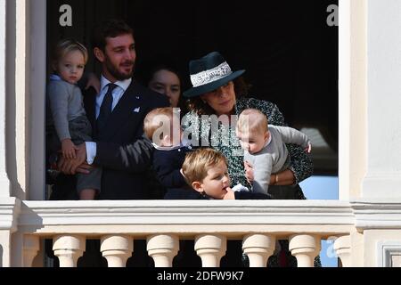 Principessa Caroline de Hanovre con i suoi nipoti Massimiliano Casiraghi, figlio di Andrea e di Tatiana Santo Domingo, Francesco Casiraghi, figlio di Pierre e Beatrice Borromeo, circondato da Pierre Casiraghi e dal suo figlio maggiore Stefano, dalla principessa Alexandra de Hanovre e Sacha Casiraghi sul balcone del Palazzo del Principe, Dopo le celebrazioni della Giornata Nazionale del Principato di Monaco, il 19 novembre 2018. Foto di Laurent Zabulon/ABACAPRESS.COM Foto Stock