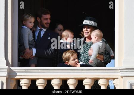 Principessa Caroline de Hanovre con i suoi nipoti Massimiliano Casiraghi, figlio di Andrea e di Tatiana Santo Domingo, Francesco Casiraghi, figlio di Pierre e Beatrice Borromeo, circondato da Pierre Casiraghi e dal suo figlio maggiore Stefano, dalla principessa Alexandra de Hanovre e Sacha Casiraghi sul balcone del Palazzo del Principe, Dopo le celebrazioni della Giornata Nazionale del Principato di Monaco, il 19 novembre 2018. Foto di Laurent Zabulon/ABACAPRESS.COM Foto Stock