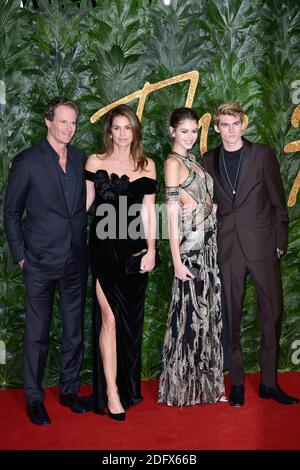 Rande Gerber, Cindy Crawford, Kaia Jordan Gerber e Presley Gerber partecipano ai Fashion Awards 2018 in collaborazione con Swarovski alla Royal Albert Hall di Londra, Regno Unito, il 10 dicembre 2018. Foto di Aurore Marechal/ABACAPRESS.COM Foto Stock