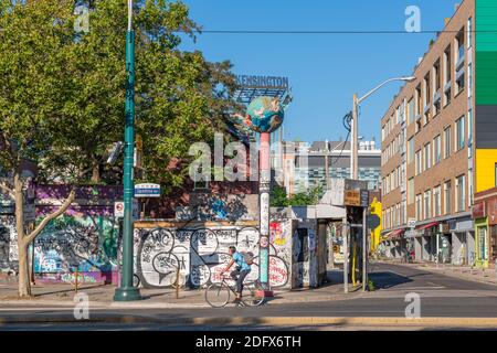 Graffiti nelle mura di Chinatown a Toronto, Canada Foto Stock