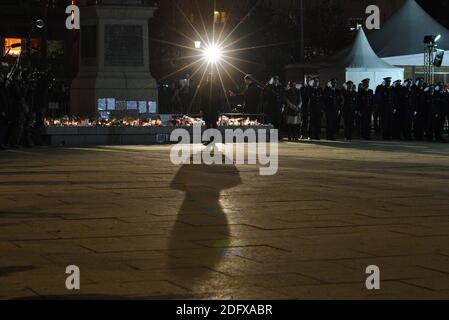 il presidente francese Emmanuel Macron si reca in piazza Kléber per rendere omaggio alle vittime degli attentati del 11 dicembre e visita il mercatino di Natale in piazza Brogli a Strasburgo, in Francia, il 14 dicembre 2018. Foto di Nicolas Roses/ABACAPRESS.COM Foto Stock