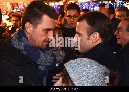 il presidente francese Emmanuel Macron si reca in piazza Kléber per rendere omaggio alle vittime degli attentati del 11 dicembre e visita il mercatino di Natale in piazza Brogli a Strasburgo, in Francia, il 14 dicembre 2018. Foto di Nicolas Roses/ABACAPRESS.COM Foto Stock