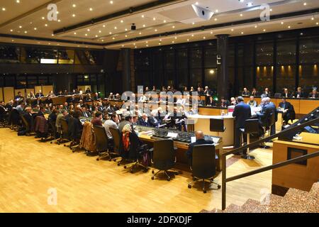 Réunion des élus, des Forces vives, des représentants de la société civile, autour du Grenelle des Mobilités sur le territoire alsacien. Rendu des resules des ateliers concertant la mobilité de demain, et des réponses concrètes réalisables dans un futur proche. Strasburgo, Francia, 18 dicembre 2018. Foto di Nicolas Roses/ABACAPRESS.COM Foto Stock