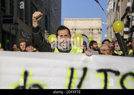 Le proteste dei giubbotti proseguono per il settimo fine settimana a Marsiglia, in Francia, il 29 dicembre 2018, in quanto sono previste manifestazioni in diverse regioni della Francia. Il movimento 'Yellow Vests' (Gilets Jaunes) in Francia ha iniziato originariamente come protesta contro i progetti di aumenti di carburante, ma si è trasformato in una protesta di massa contro le politiche del presidente e lo stile top-down di governo. Foto di Denis Thaust/Avenir Pictures/ABACAPRESS.COM Foto Stock