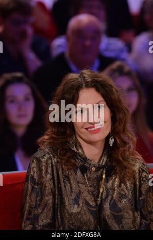 Aurelie Saada (Brigitte) al Taping di Vivement Dimanche il 19 dicembre 2018 a Parigi, Francia. Foto di Max Colin/ABACAPRESS.COM Foto Stock