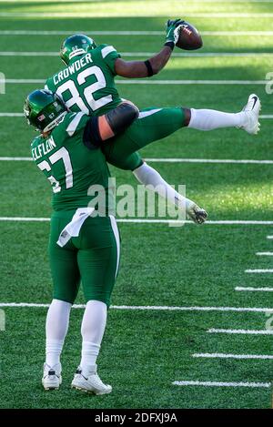 Il 6 dicembre 2020, Jamison Crowder (82), il ricevitore di New York Jets, celebra il suo incontro con la guardia offensiva Pat Elflin (67) durante il gioco NFL tra i Las Vegas Raiders e i New York Jets al MetLife Stadium di East Rutherford, New Jersey. Christopher Szagola/CSM Foto Stock