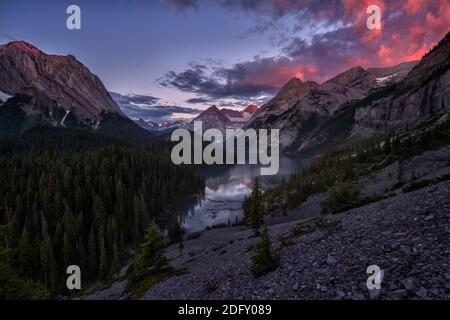 Alba sul lago Upper Elk Foto Stock