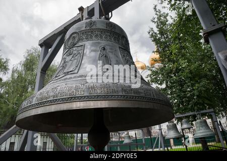 Campane sul campanile della Cattedrale dell'Assunzione Foto Stock