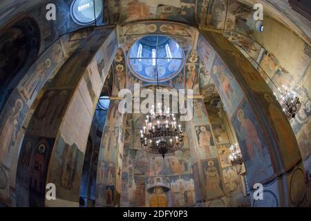 Dettagli interni della Cattedrale della Trasfigurazione con affreschi. Monastero di Spaso-Preobrazhensky a Yaroslavl Foto Stock