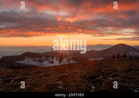 Tramonto sulle montagne della Stiria, Sommeralm, Austria Foto Stock