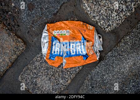 Lattina di Irn Bru schiacciata. Foto Stock