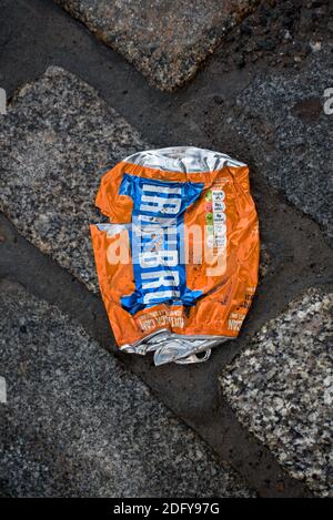 Lattina di Irn Bru schiacciata. Foto Stock