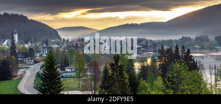 Lago Titisee alla luce del mattino Foto Stock