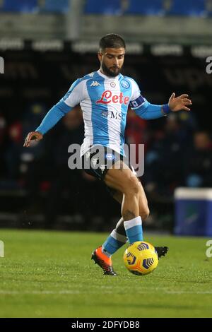 L'attaccante italiano del SSC Napoli Lorenzo Insigne controlla il pallone durante La serie A partita di calcio Crotone vs SSC Napoli Foto Stock