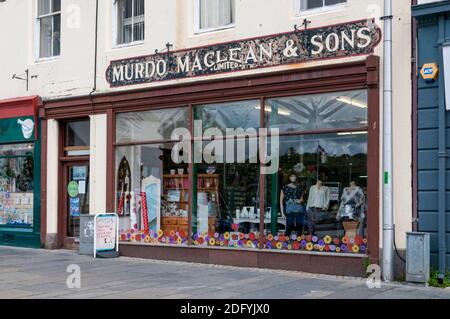 Murdo Maclean & Sons Limited negozio a Stornoway sull'isola di Lewis nelle Ebridi esterne. Foto Stock