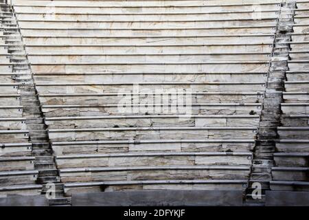 Vista interna dell'Odeon di Herodes Attico vicino all'Acropoli - Atene, Grecia, 5 febbraio 2020. Foto Stock