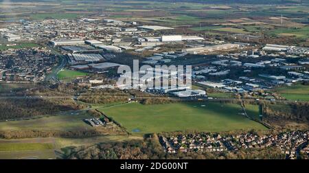 Una vista aerea dell'enorme Kirkby Industrial Park, Merseyside, Inghilterra nord-occidentale, Regno Unito Foto Stock