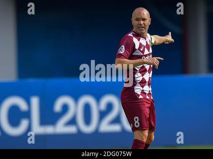 Doha, Qatar. 7 Dic 2020. Andres Iniesta di Vissel Kobe gesti durante il round di 16 partita della AFC Champions League tra Shanghai SIGG FC di Cina e Vissel Kobe del Giappone a Doha, Qatar, 7 dicembre 2020. Credit: Nikku/Xinhua/Alamy Live News Foto Stock