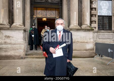 Milano, Italia. 07 dicembre 2020. Milano - assegnato all'Ambrogini d'oro di fronte a Palazzo Marino. Credito solo per uso editoriale: Agenzia fotografica indipendente/Alamy Live News Foto Stock