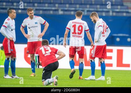 Da sinistra a destra: Bobby WOOD (HH), Simon TERODDE (HH), Manuel WINTZHEIMER (HH), Aaron HUNT (HH) sono delusi dopo il gioco, Soccer 2. Bundesliga, 10th matchday, HSV Hamburg Hamburg Hamburg Hamburg (HH) - Hannover 96 (H) 0: 1 il 5 dicembre 2020 ad Amburgo/Germania. ¬ | utilizzo in tutto il mondo Foto Stock