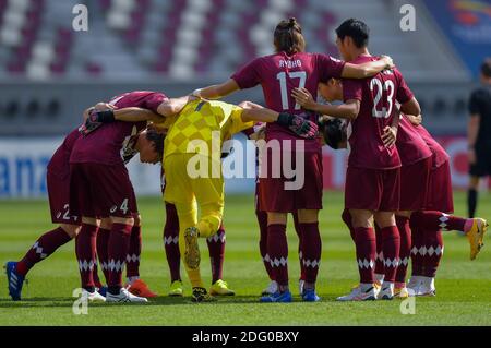 Doha, Qatar. 7 Dic 2020. I giocatori di Vissel Kobe reagiscono prima del round 16 della AFC Champions League tra Shanghai SIGG FC di Cina e Vissel Kobe del Giappone a Doha, Qatar, 7 dicembre 2020. Credit: Nikku/Xinhua/Alamy Live News Foto Stock