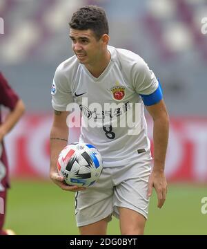 Doha, Qatar. 7 Dic 2020. Oscar di Shanghai il SIGG FC compete durante il round 16 della AFC Champions League tra Shanghai SIGG FC di Cina e Vissel Kobe di Giappone a Doha, Qatar, 7 dicembre 2020. Credit: Nikku/Xinhua/Alamy Live News Foto Stock